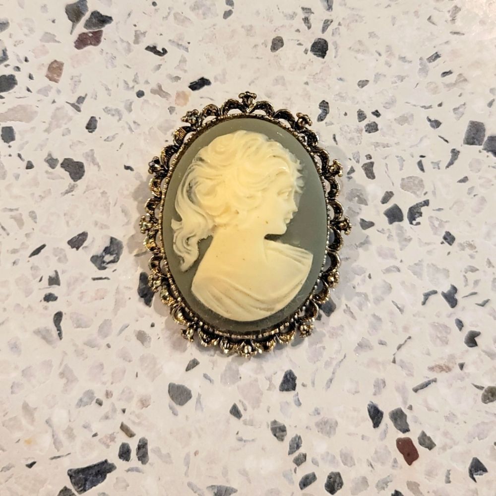 Vintage-Style Cameo Brooch in Cream and Olive Green